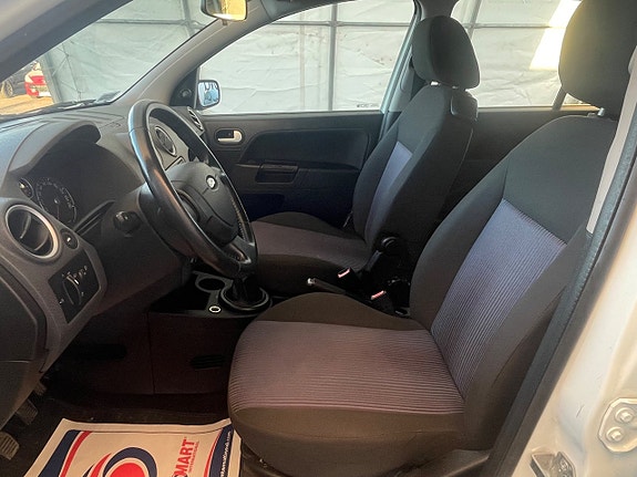 Ford Fusion 6 of 19