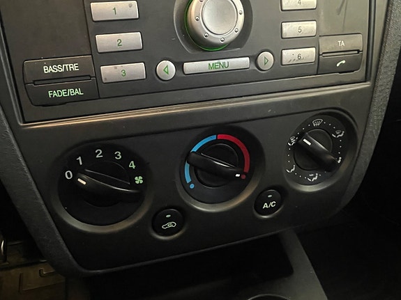 Ford Fusion 17 of 19