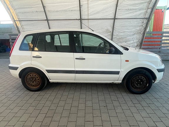 Ford Fusion 4 of 19