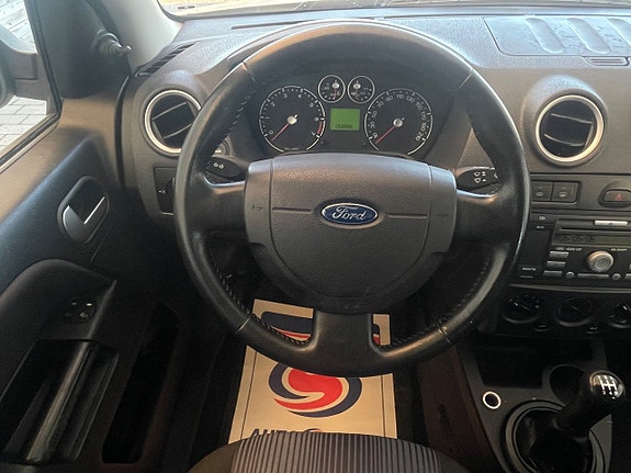 Ford Fusion 13 of 19