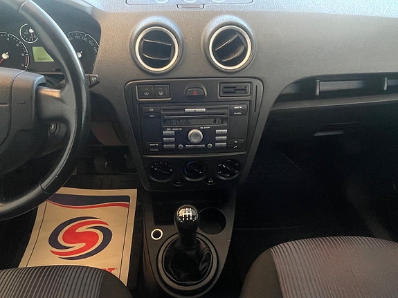 Ford Fusion 14 of 19