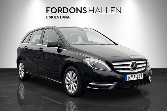 Mercedes-Benz B180 3 of 5