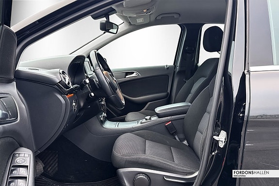 Mercedes-Benz B180 11 of 23