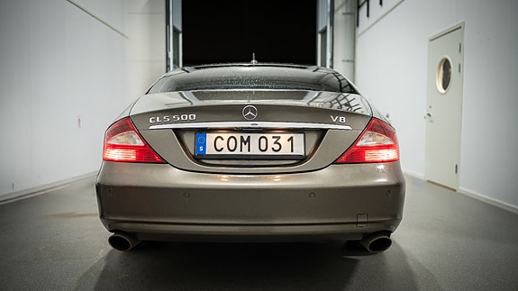 Mercedes-Benz CLS500 2 of 5