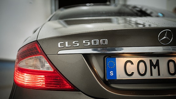 Mercedes-Benz CLS500 4 of 5