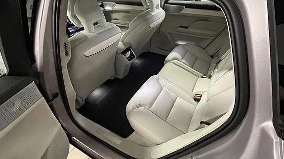 Volvo ES90 11 of 14
