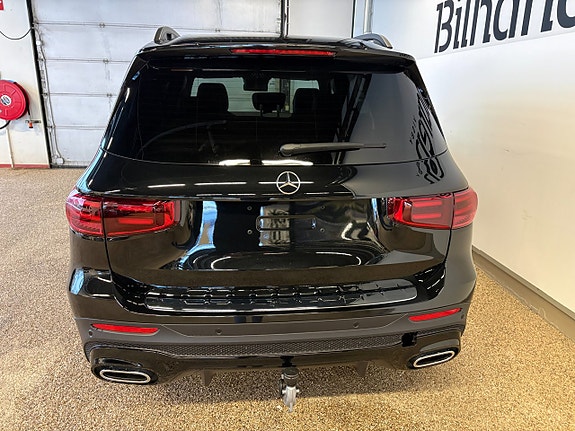 Mercedes-Benz GLB200 4 of 5