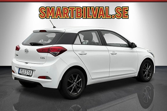 Hyundai i20 8 of 16