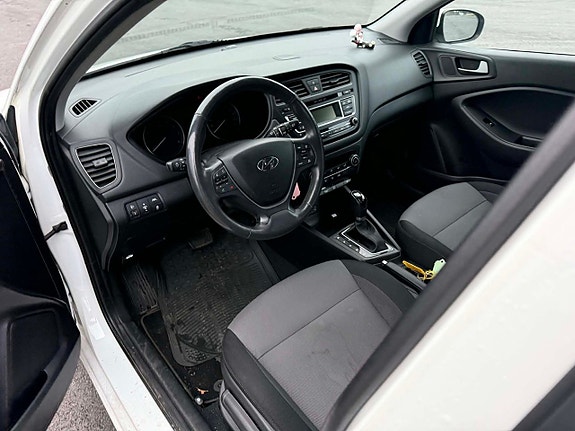 Hyundai i20 12 of 16