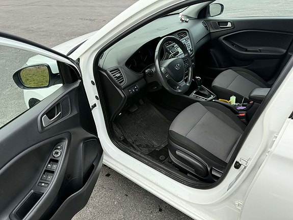 Hyundai i20 13 of 16