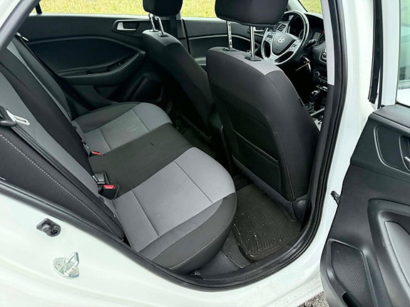 Hyundai i20 11 of 16
