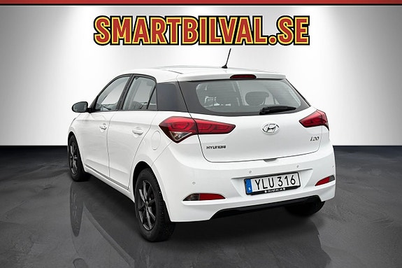 Hyundai i20 2 of 5
