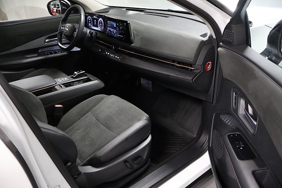 Nissan Ariya 4 of 5