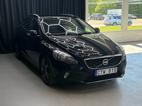 Volvo V40 Cross Country 2 of 5