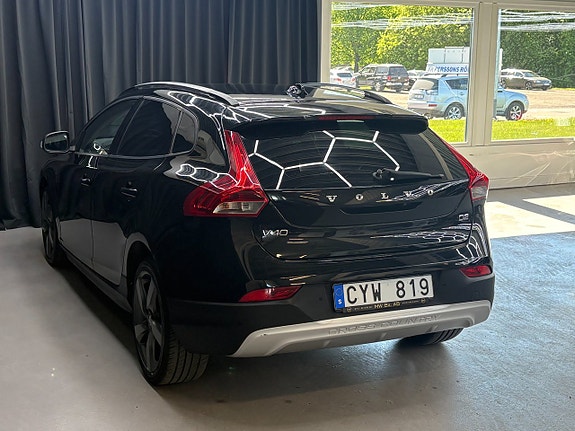 Volvo V40 Cross Country 3 of 5