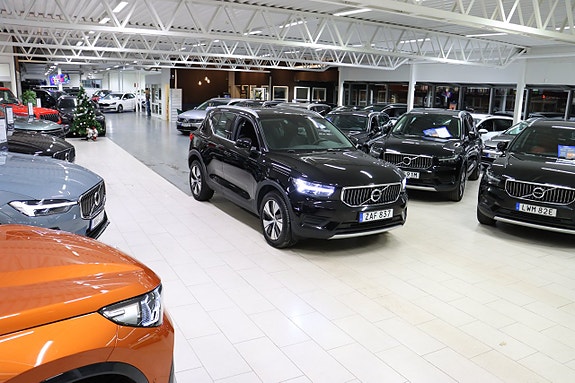 Volvo XC40 3 of 5