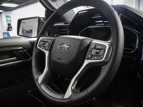 Chevrolet Silverado EV 7 of 26