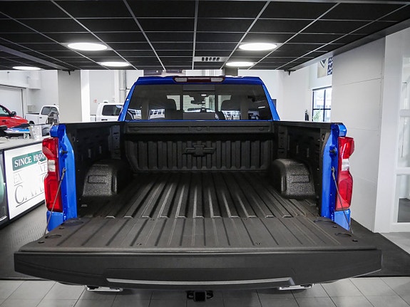 Chevrolet Silverado EV 6 of 26