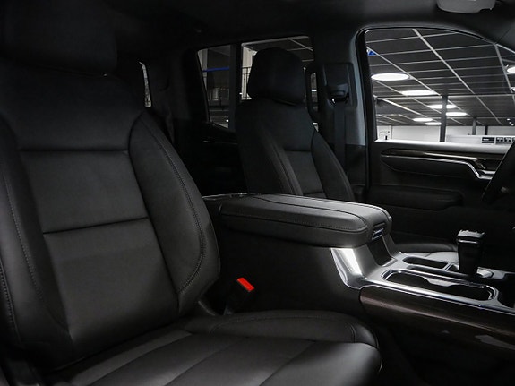 Chevrolet Silverado EV 21 of 26