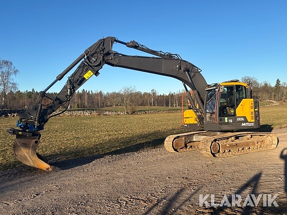 Grävmaskin Volvo ECR235EL med redskap