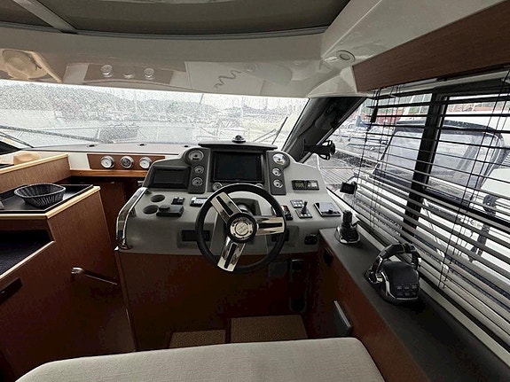 Bavaria Virtess 420 Coupè - 2xD6-370 Joystick 11 of 26