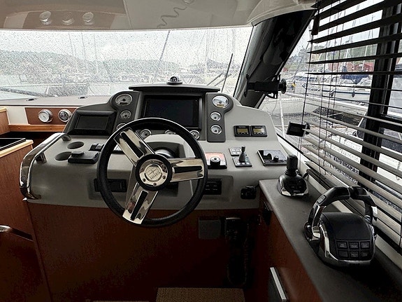 Bavaria Virtess 420 Coupè - 2xD6-370 Joystick 12 of 26