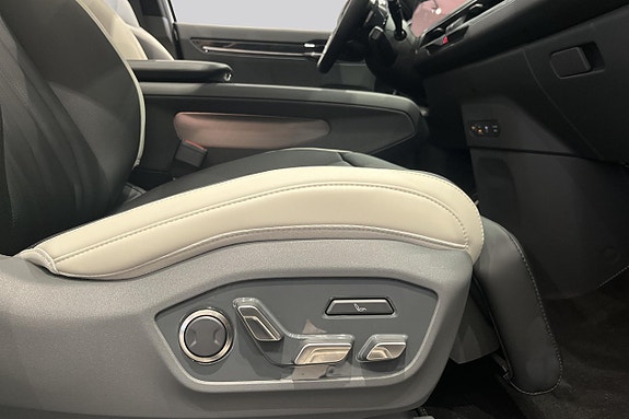Kia EV9 14 of 30