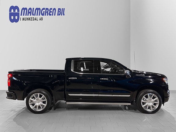 Chevrolet Silverado 1500 2 of 18