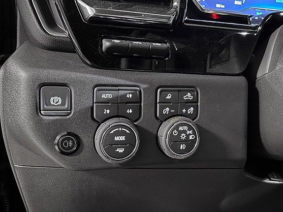 Chevrolet Silverado 1500 12 of 18