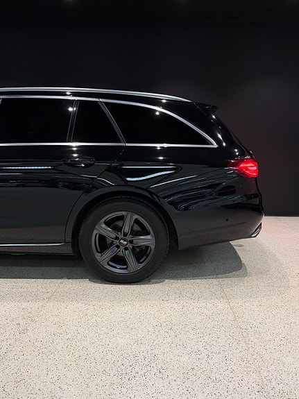 Mercedes-Benz E220 4 of 18