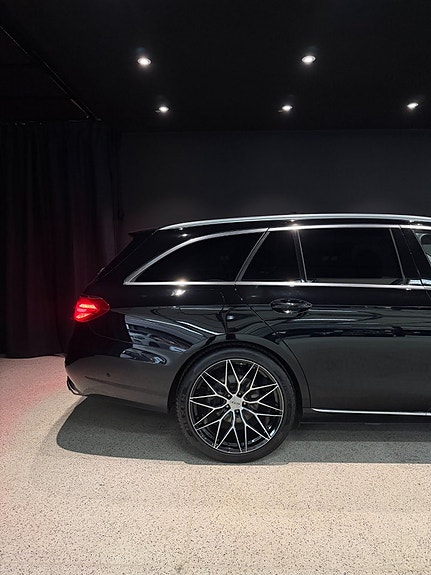 Mercedes-Benz E220 4 of 19