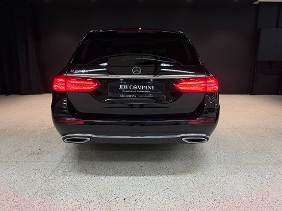 Mercedes-Benz E220 7 of 18