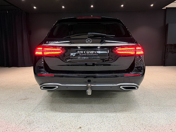 Mercedes-Benz E220 9 of 19