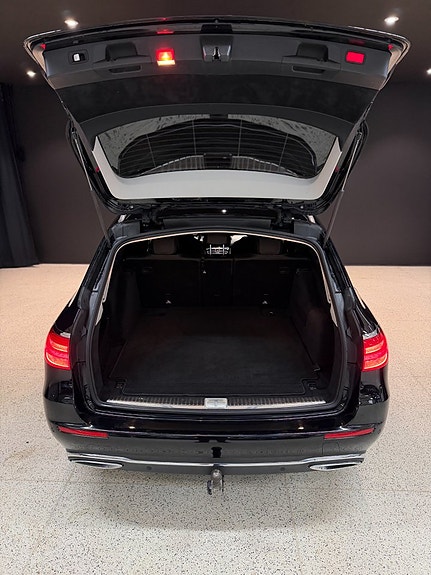 Mercedes-Benz E220 9 of 18