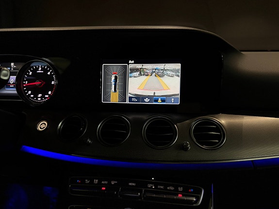 Mercedes-Benz E220 14 of 19