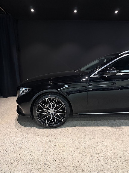 Mercedes-Benz E220 7 of 19