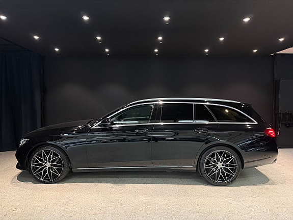 Mercedes-Benz E220 5 of 19