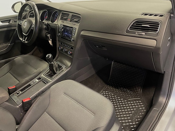 Volkswagen Golf VII 9 of 12
