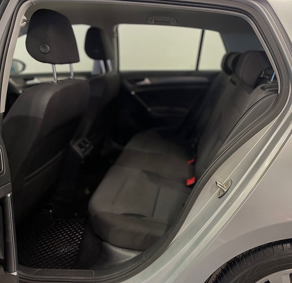 Volkswagen Golf VII 8 of 12