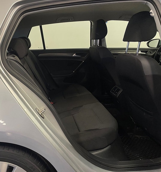 Volkswagen Golf VII 11 of 12