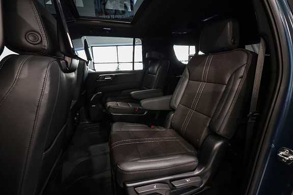 Chevrolet Suburban 17 of 30