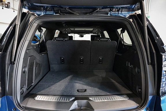 Chevrolet Suburban 9 of 30
