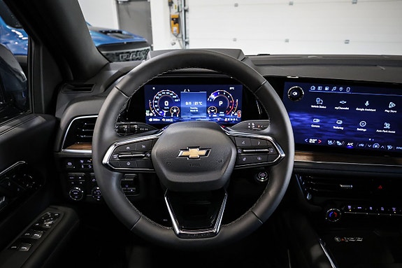Chevrolet Suburban 15 of 30