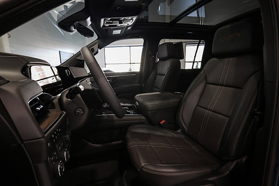 Chevrolet Suburban 16 of 30