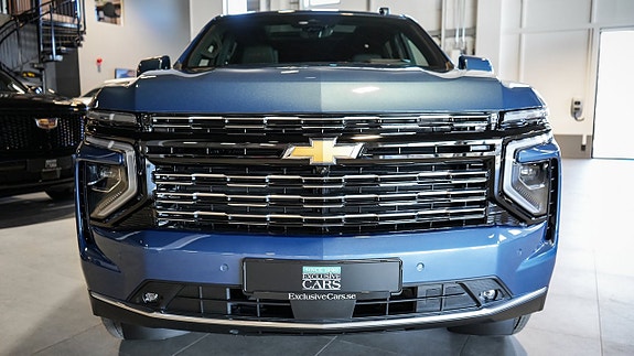 Chevrolet Suburban 2 of 5
