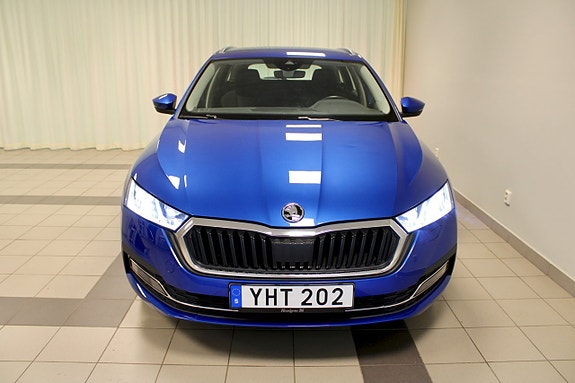 Skoda Octavia 2 of 5