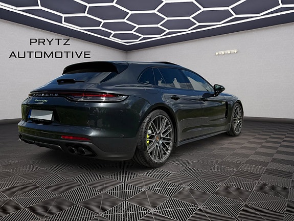 Porsche Panamera 4S 2 of 5