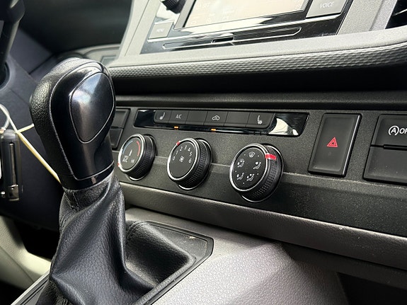Volkswagen Transporter 26 of 27