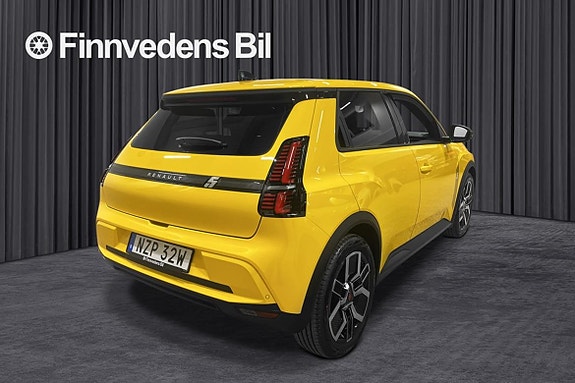 Renault 5 E-Tech 3 of 5