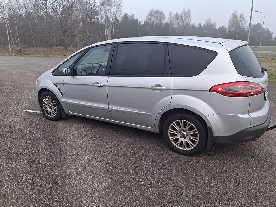 Ford S-MAX 2 of 3